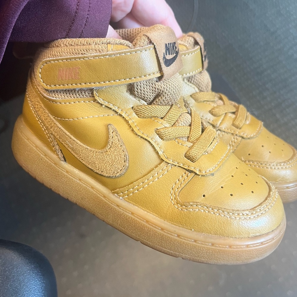 Nike Court Borough Mid 2 Sneakers